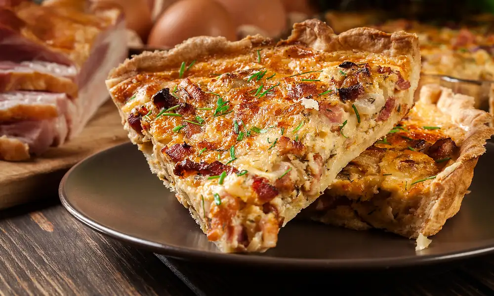 Juusto-pekonipiirakka