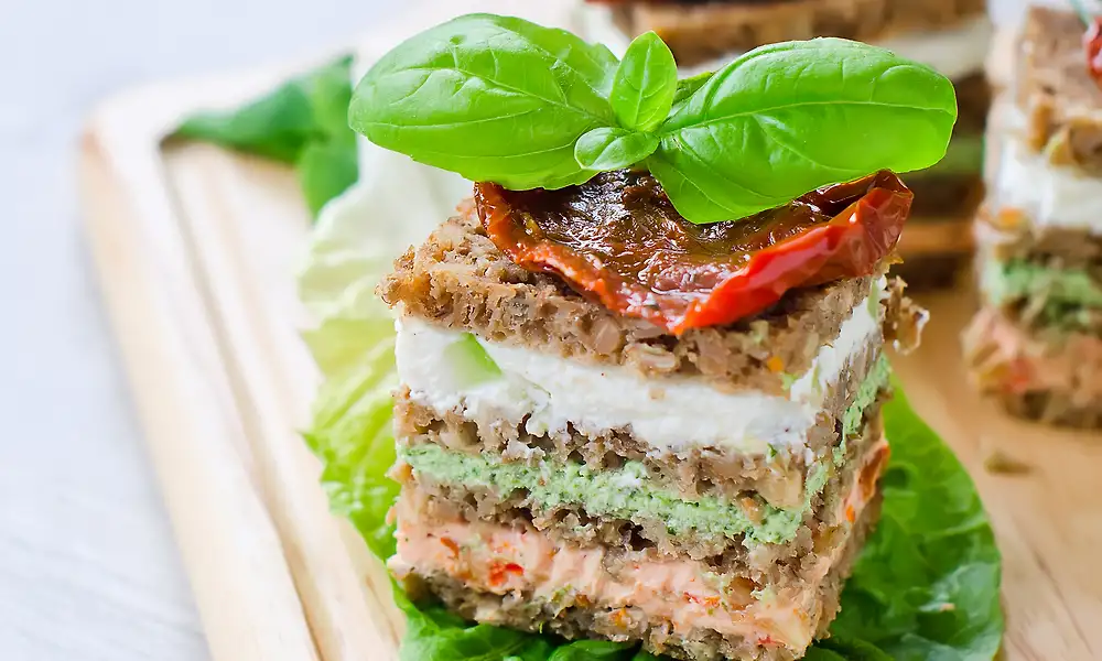 Kasvisvoileipäkakku