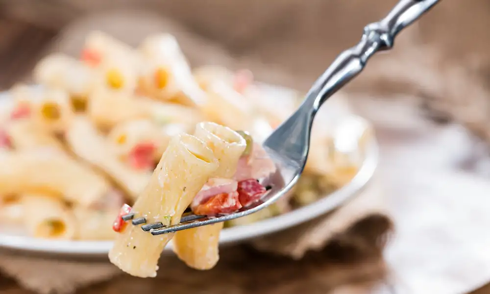 Kinkku-pastasalaatti