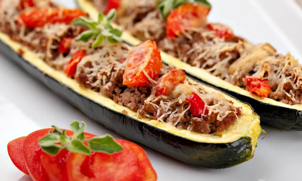 Täytetyt kesäkurpitsat