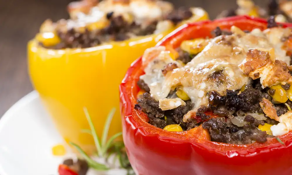 Täytetyt paprikat, jauhelihatäyte