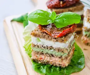 Kasvisvoileipäkakku