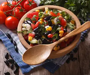 Papu-avokadosalaatti