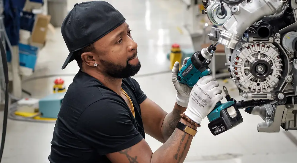 Tehtaan sankarit - Onnea etsimässä