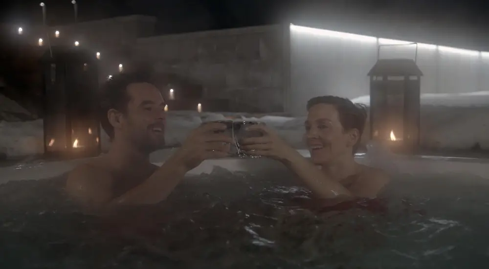 Yökylässä Maria Veitola