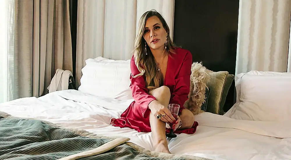 Tytöt Dubaissa - aurinkoa ja luksusjuhlia