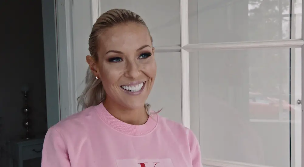 Yökylässä Maria Veitola