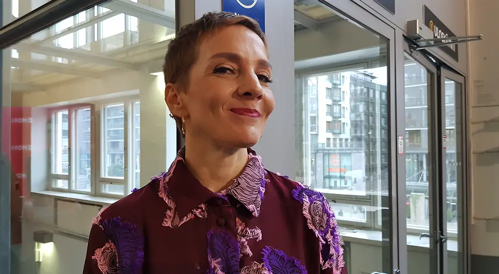 Yökylässä Maria Veitola