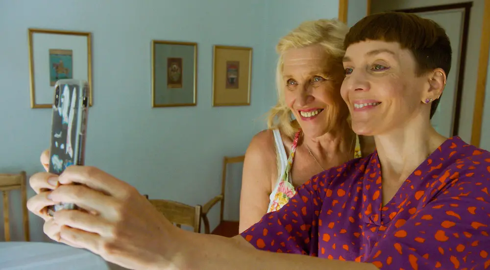 Yökylässä Maria Veitola