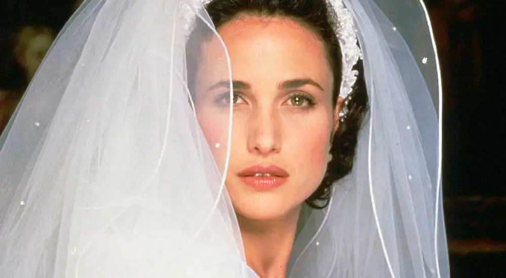 Neljät häät ja yhdet hautajaiset