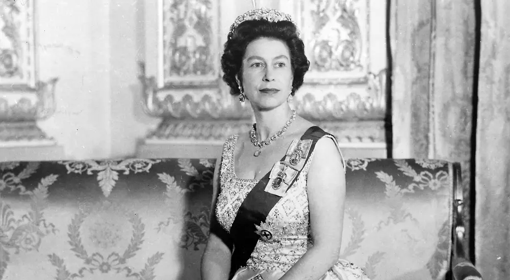 Kuningatar Elisabet: Kuninkaallinen elämä