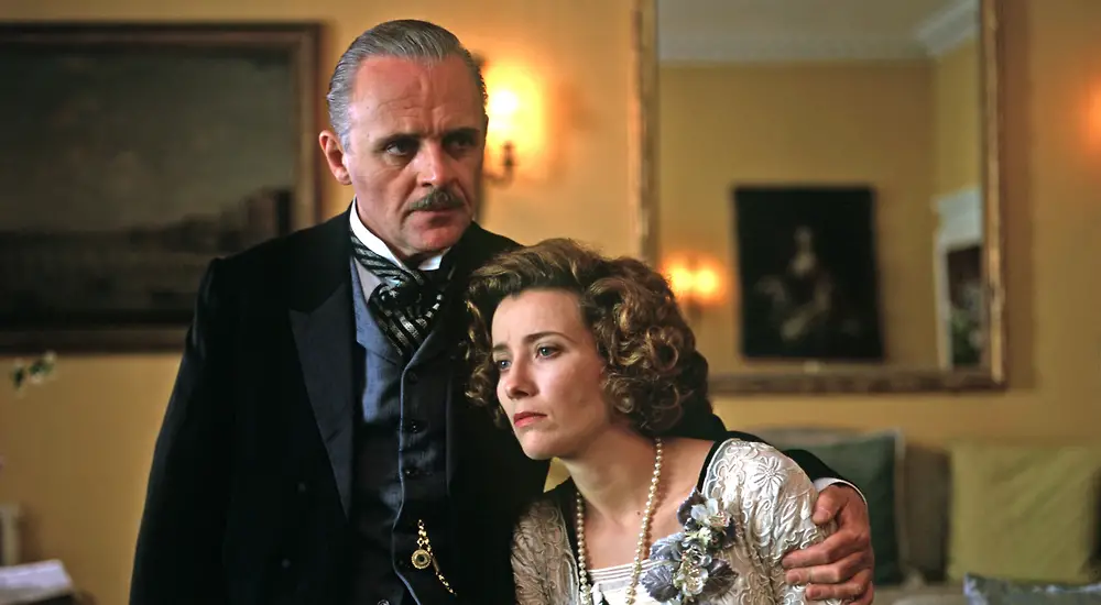 Talo jalavan varjossa