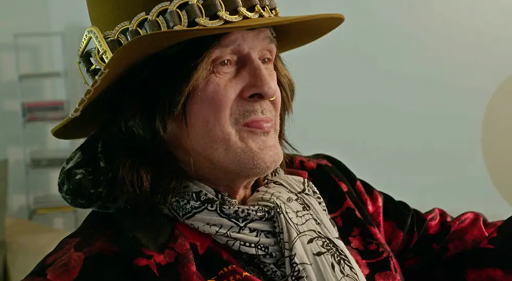 Yökylässä Maria Veitola