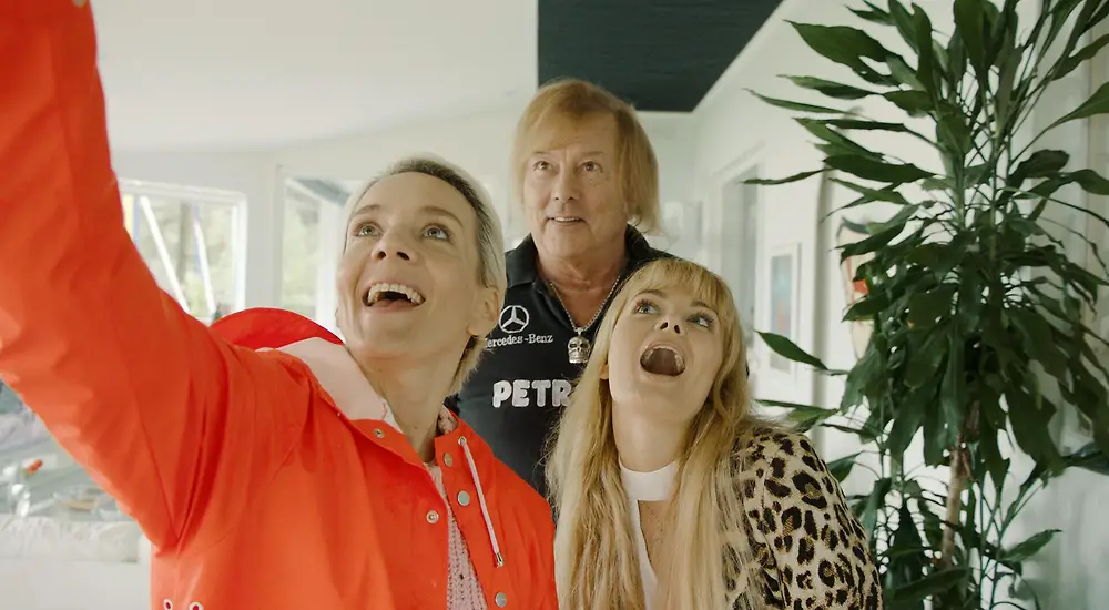 Yökylässä Maria Veitola