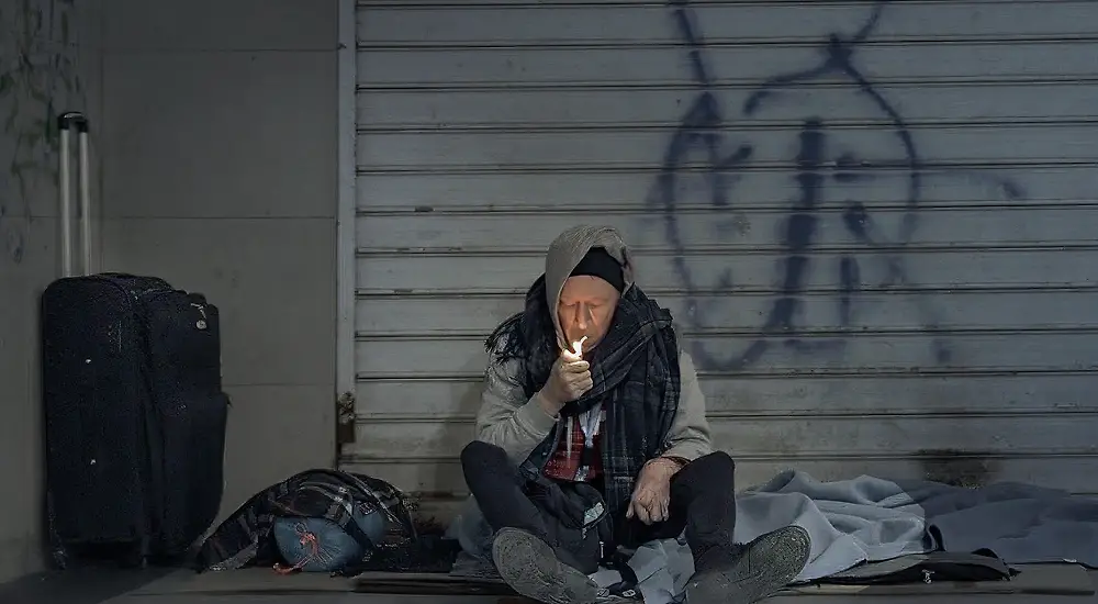 Perjantai-dokkari: Asunnoton Aurinkorannikolla