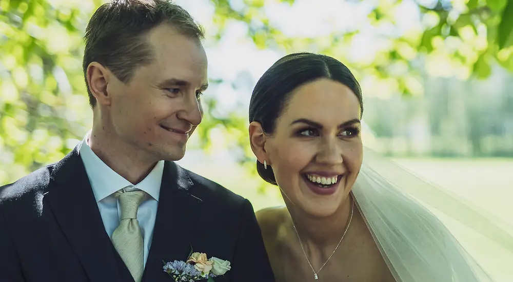 Ensitreffit alttarilla Taina