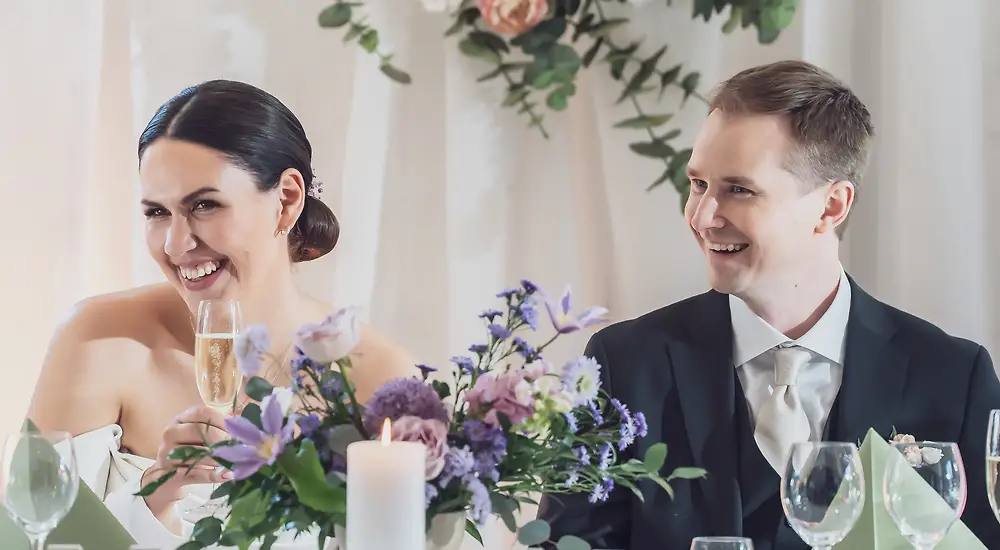 Ensitreffit alttarilla Taina