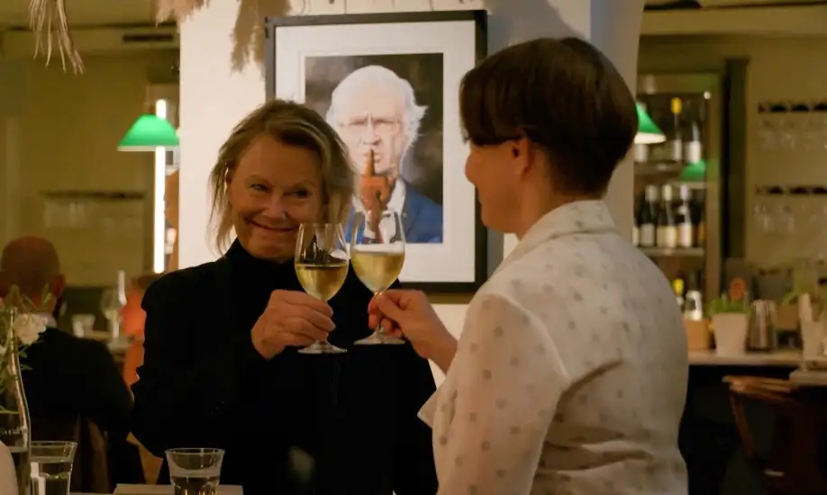 Yökylässä Maria Veitola