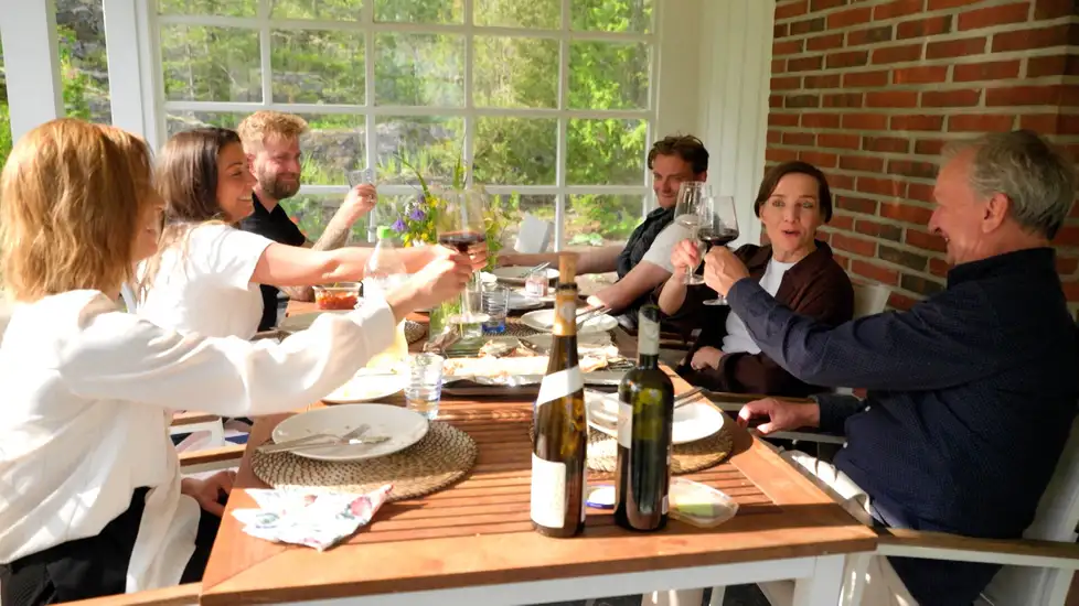 Yökylässä Maria Veitola