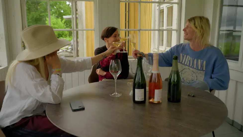 Yökylässä Maria Veitola