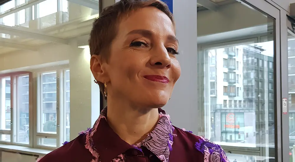 Yökylässä Maria Veitola