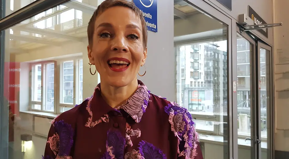 Yökylässä Maria Veitola