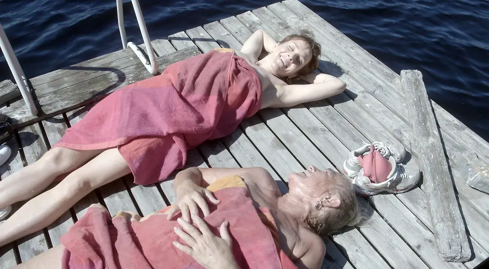 Yökylässä Maria Veitola