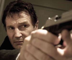 Iskä-Ex-CIA-agentti Liam Neeson ei epäröi käyttää asetta perheensä suojeluun - Taken ja Taken 2