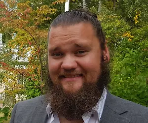 Maajussille morsian-Lauri on kyllä mystinen tapaus - Antaa ympäripyöreitä vastauksia