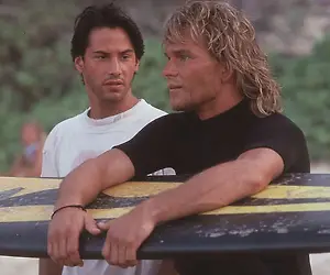 Ikoninen ysäritykitys: Myrskyn ratsastajat – Mieskarkkina Keanu Reeves ja Patrick Swayze