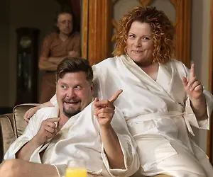 TV-leffa: Swingers - Pukukoodi kylpytakilla tai ihan ilman... Huisi komedia parinvaihtovkonlopusta