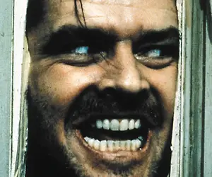 Jack Nicholson unelmaroolissa - Karmaiseva Hohto on yksi parhaista kauhuleffoista - Nyt TV:ssä!