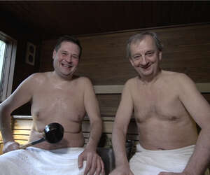 Muistatko Hyvät herrat tv-sarjan? Nyt Hjallis & Jethro kutsuvat saunavieraiksi nämä julkkikset!