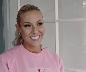 Yökylässä Maria Veitola