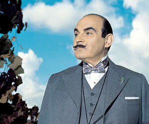 Oo la-laa! Viiksekäs mestarietsivä on täällä taas - Hercule Poirot ratkoo mystistä golf-murhaa