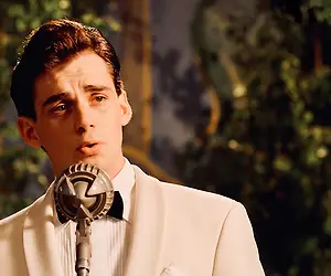 Tv:ssä! Olavi Virta -elokuva on kaihoisa kuvaus iki-vihreästä äänestä - Uran nousu ja tuho