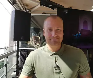 Huomio Euroviisu-fanit! Heikki Paasonen jakaa viihdyttävän leffasuosituksen: "Kevyempää kesäleffaa"