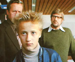 Nostalgiapläjäys TV:ssä: Täältä tullaan elämä on kulttileffa Itä-Helsingin tarkkisluokkalaisista