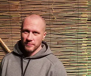 Selviytyjät Suomi -kisaaja, Hannes Hyvönen on vakuuttaa valinnallaan - Katso leffasuositus!