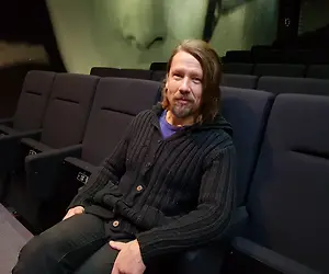 Ou nou, Koukussa-sarjan vika jakso tänään... - Mutta mihin leffaan Tommi Eronen on koukussa?