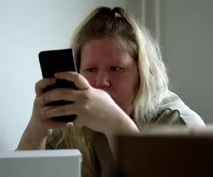 Mira on velkaantunut tilaamalla ruokaa osamaksulla - Ulos ei voi mennä, kun ahdistaa liikaa