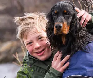 Osmo Peltola on jo komea teini - Nämä kuvat sulattavat sydämet!