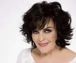 Paula Koivuniemi -uutisia: Julkisuudesta vetäytynyt legenda sai herkän kunnianteon!