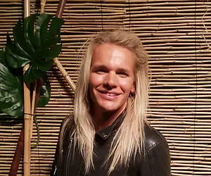 Rokkikukko Olli Herman ja herkkä lempileffa - Selviytyjät Suomi viidakossa ei tätä nähty