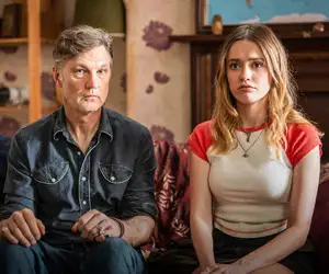 TV-VINKKI: Isäpulmia uudet jaksot starttaavat - Luvassa ronskia brittihuumoria!