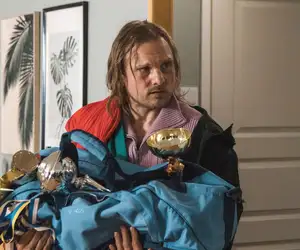 TV-vinkki: Laitapuolen hyökkääjä -leffa - Ex-jääkiekkoilija Marko Jantusen rankka huume-elämä